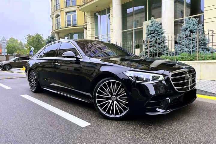 Airport Transfer: Doha Airport DOH to Doha by Luxury Car