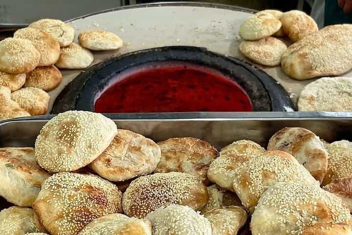 Shanghai Guide take you to eat at hidden street food restaurants.