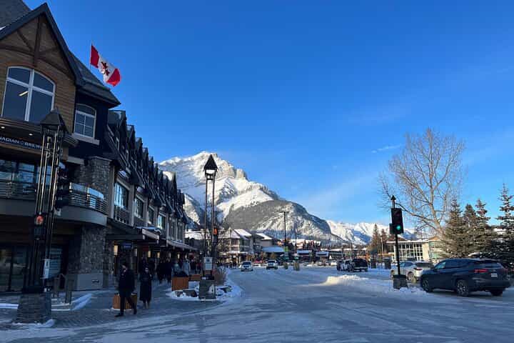 Private From Calgary | Banff Town, Lake Louise & Moraine Lake/Minnewanka Tour (Multi-Stop)