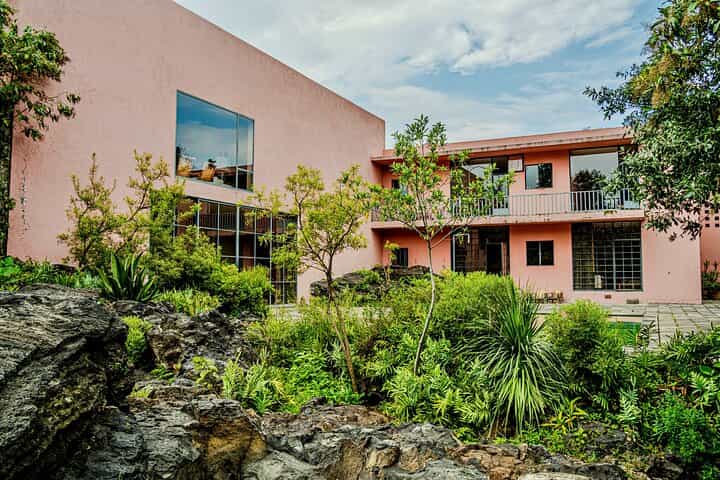 EXCLUSIVE TOUR Luis Barragán Casa Pedregal - small groups