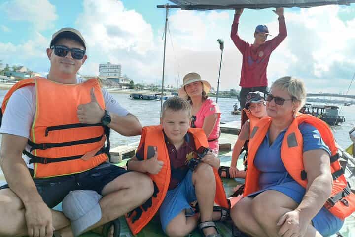 Deluxe Mekong Delta Tour to Floating Market 2 Days 1 Night Trip