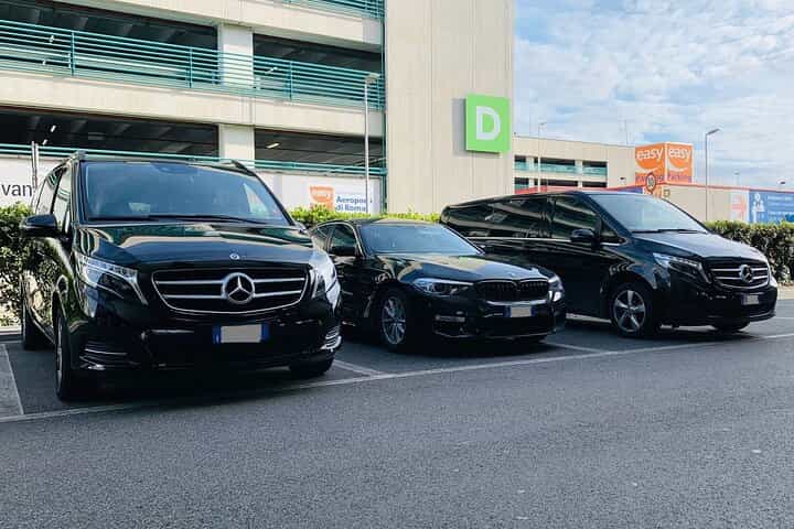 London Gatwick Airport (LGW) to London - Round-Trip Private Car Transfer