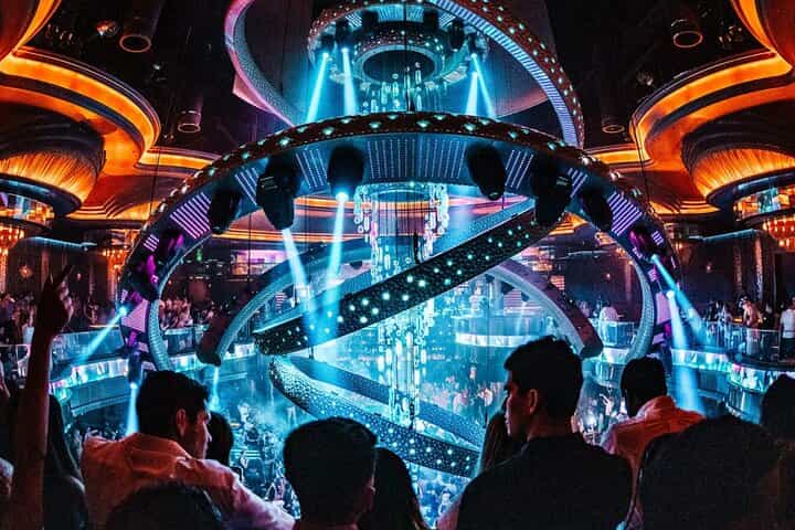 Las Vegas: VIP Club Crawl with Party Bus, Express Entry & Drinks