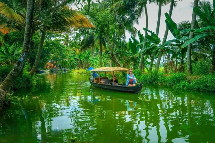 Colony, Backwaters & Beaches of Kerala (7 Days)