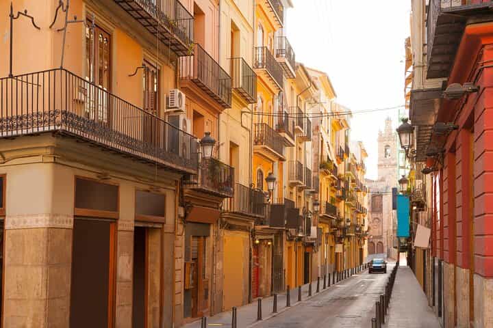Valencia Scavenger Hunt & Self-Guided Audio Walking Tour