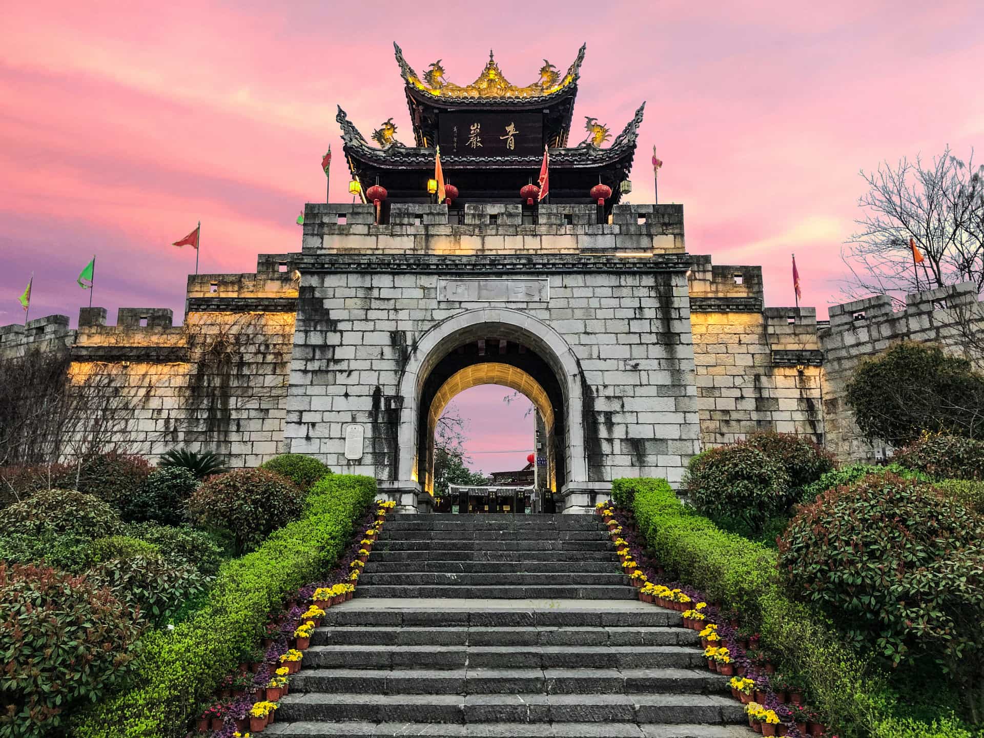 Guiyang Night Yi Valley & Qingyan Ancient Town Day Tour