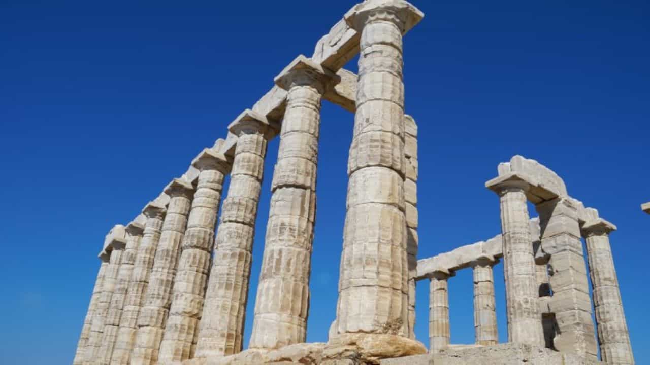 Thermal Lake Vouliagmeni and Beach Private Tour in Athens