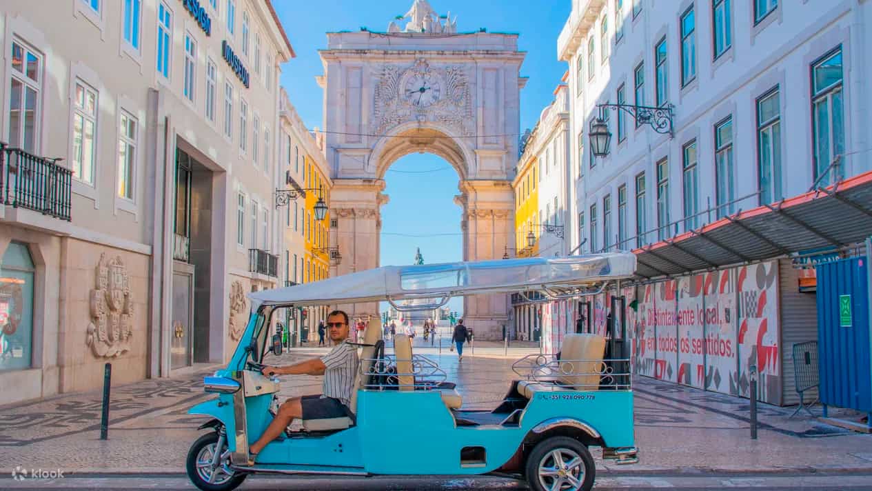 Klook - 2-Hour Old Town and City Center Tour with a True Local Guide