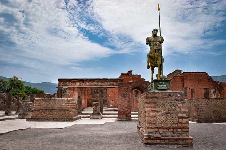 Pompeii: 2-Hour Shared Guided Tour with Skip-the-Line Ticket
