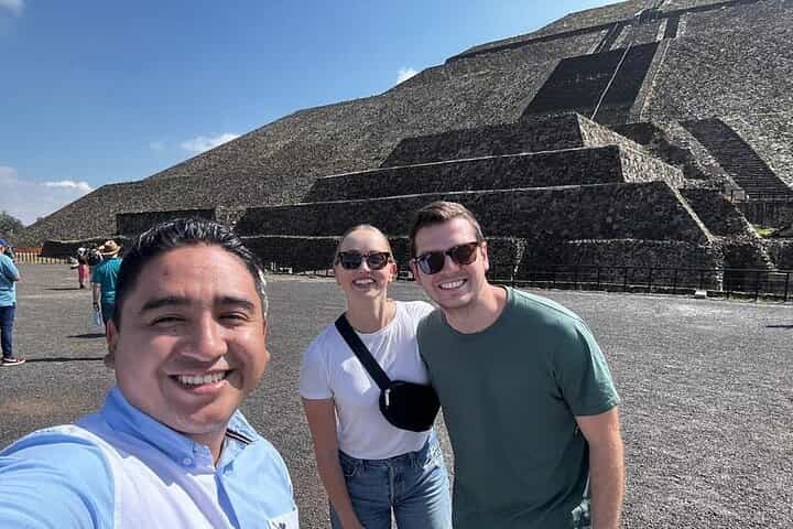 Private Tour: Teotihuacán Pyramids & Basilica of Guadalupe