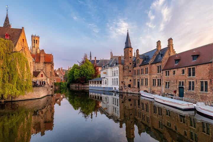 Bruges Scavenger Hunt & Highlights Self-Guided Audio Walking Tour