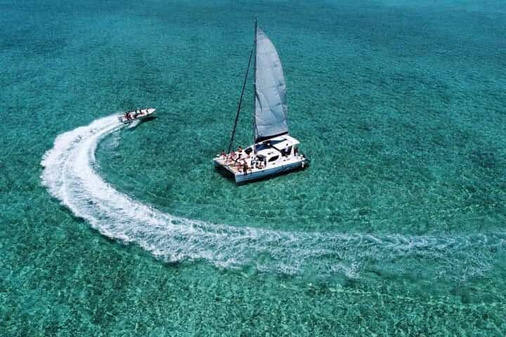 Full Day Île aux Cerfs Catamaran with Pick up and Drop off