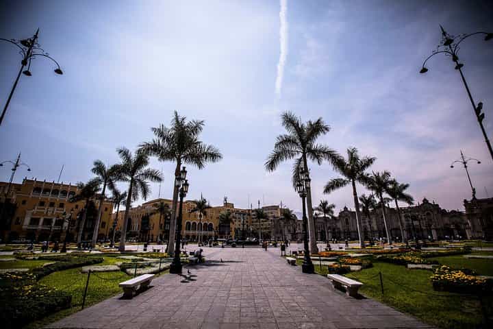 Walking City Tour Lima and Catacombs