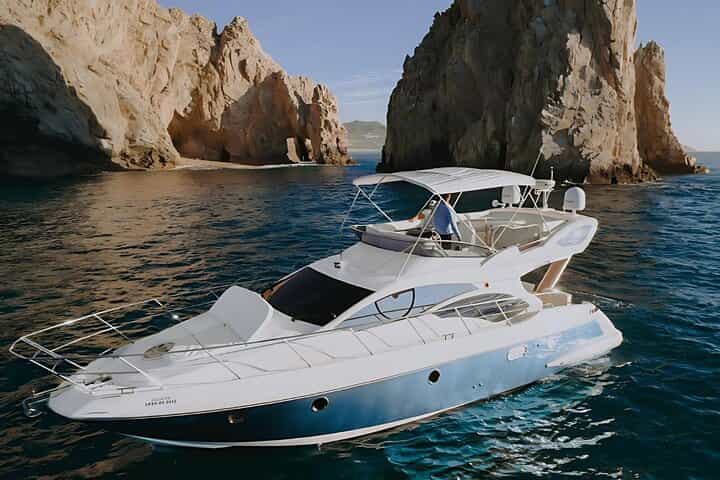 Private Yacht Charter to the Arch in Cabo San Lucas 