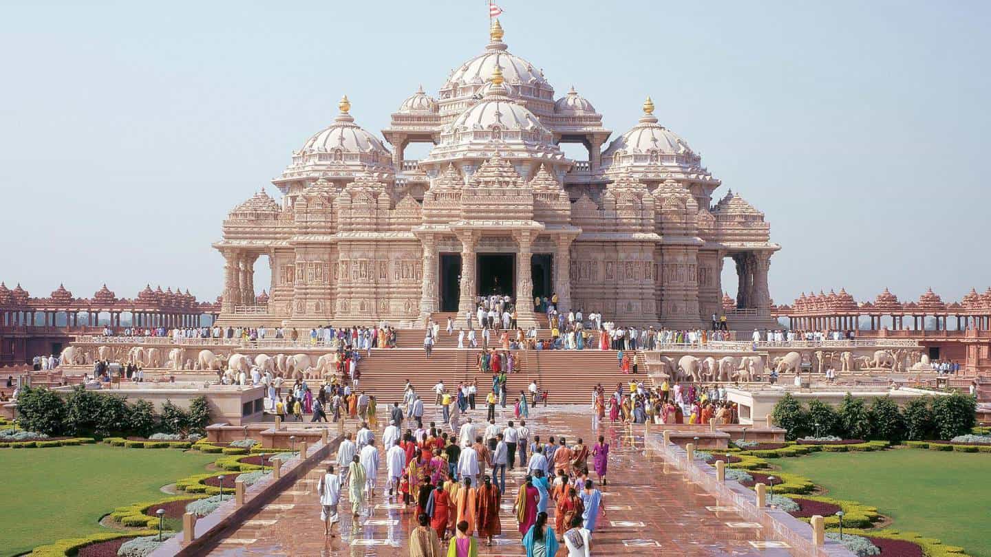 Abu Dhabi City Tour With Baps Hindu Mandir from Dubai