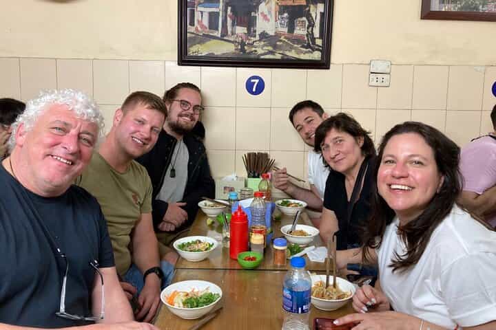3 Hours Hanoi Walking Street Food Tour with Local Guide 