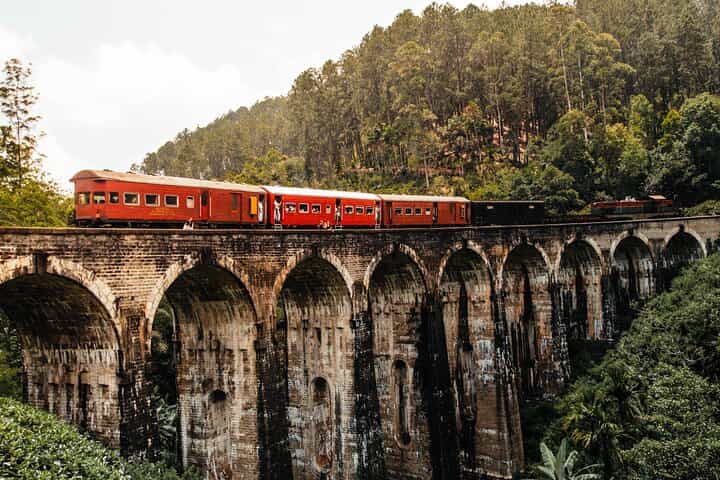 Ella Day Tour with Train Ride from Kandy