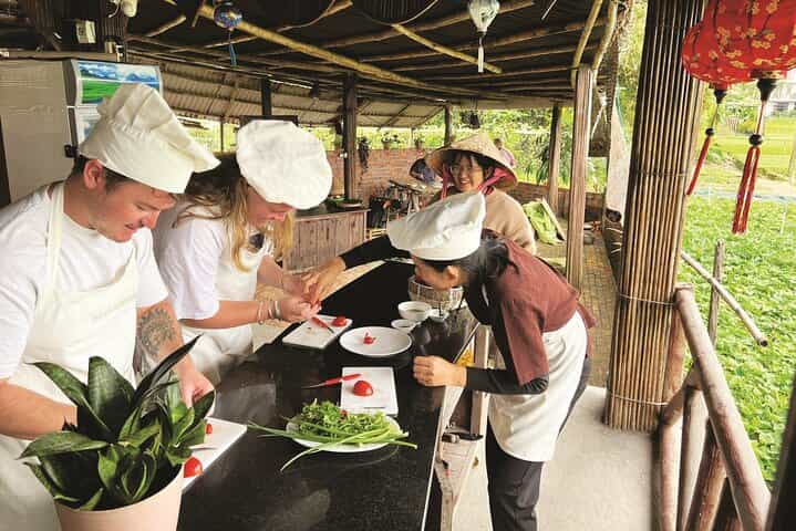 Hoi An Tra Que Herb Village Farming and Cooking Class