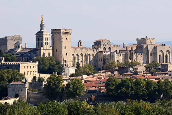 Small Groupe Private Excursion to Avignon and Aix en Provence