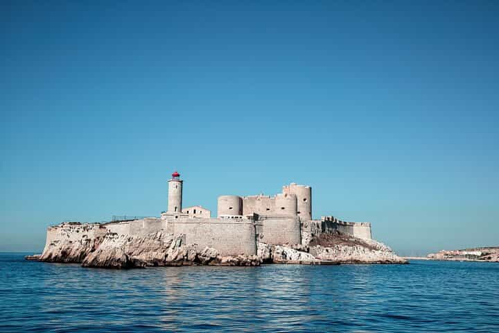 Private Transfer From Lyon To Marseille With a 2 Hour Stop