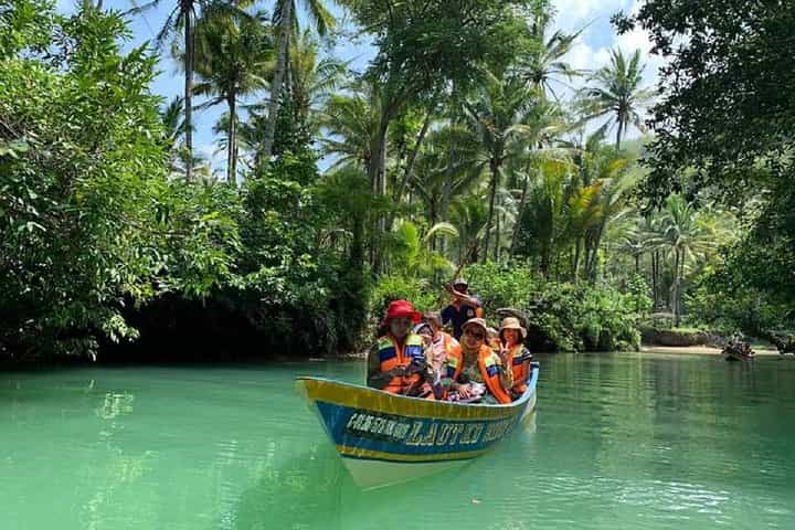 Full Day Tour Pacitan-East java departure from Yogyakarta:Beaches,cave,and River