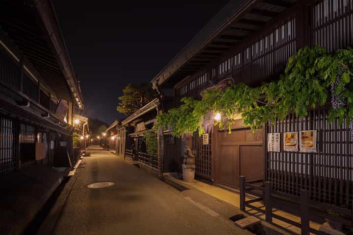 Night Walking Tour in Takayama (40 Minutes)