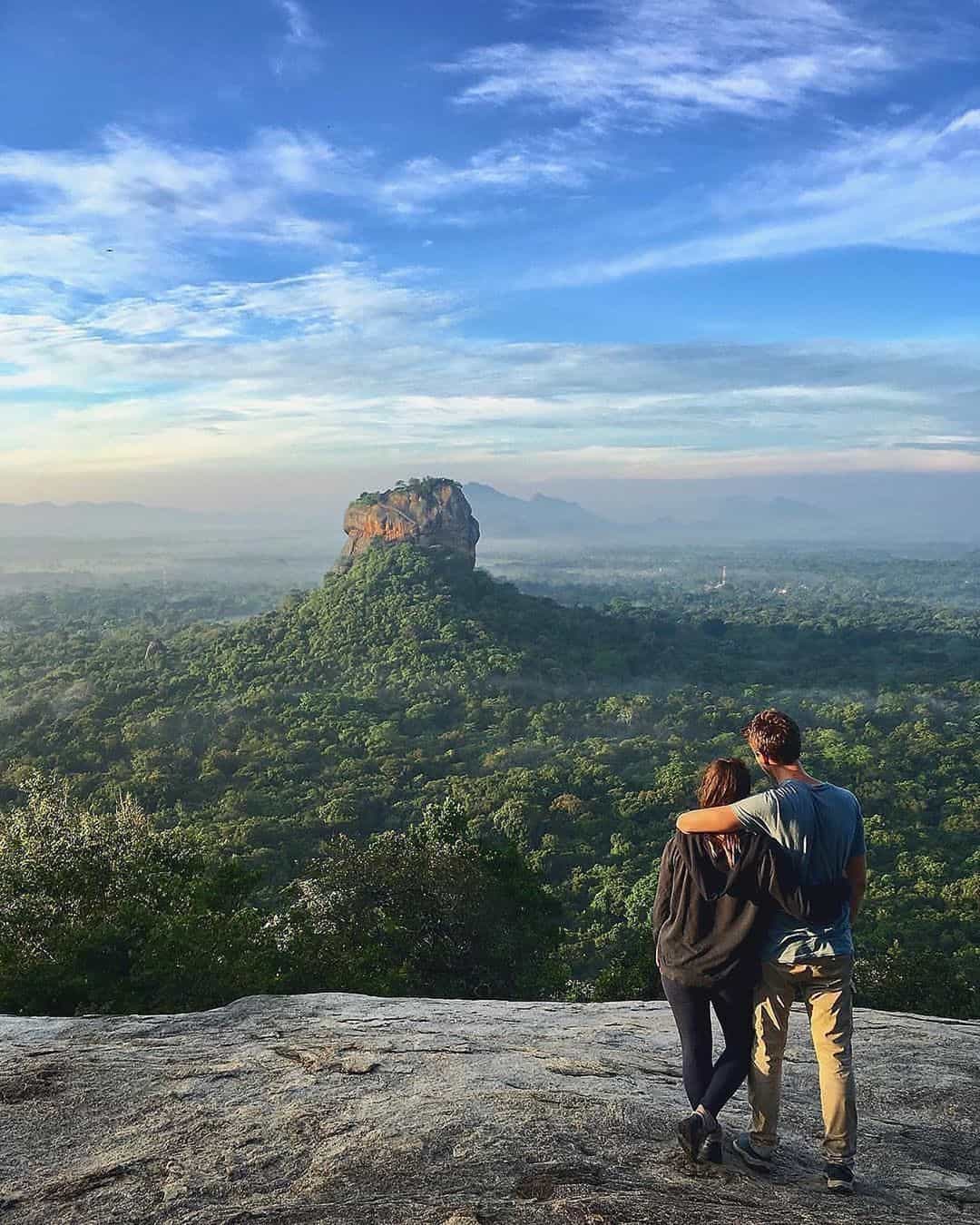 Pidurangala, Hiriwaduna Village & Sigiriya Tour (German & English)