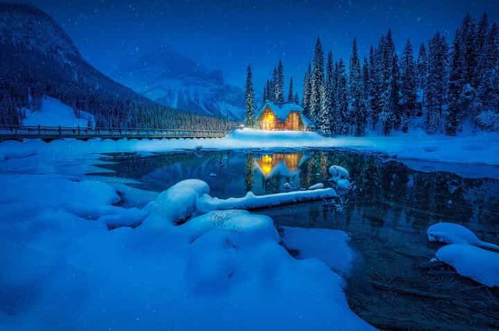 Winter Tour From Calgary Lake Louise Emerald Lake and Peyto Lake