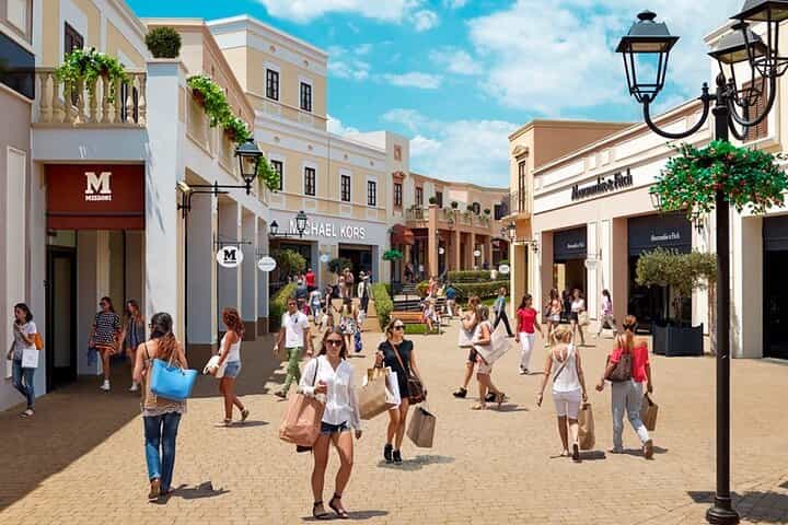 Private transportation to the Sicilia Outlet Village shopping