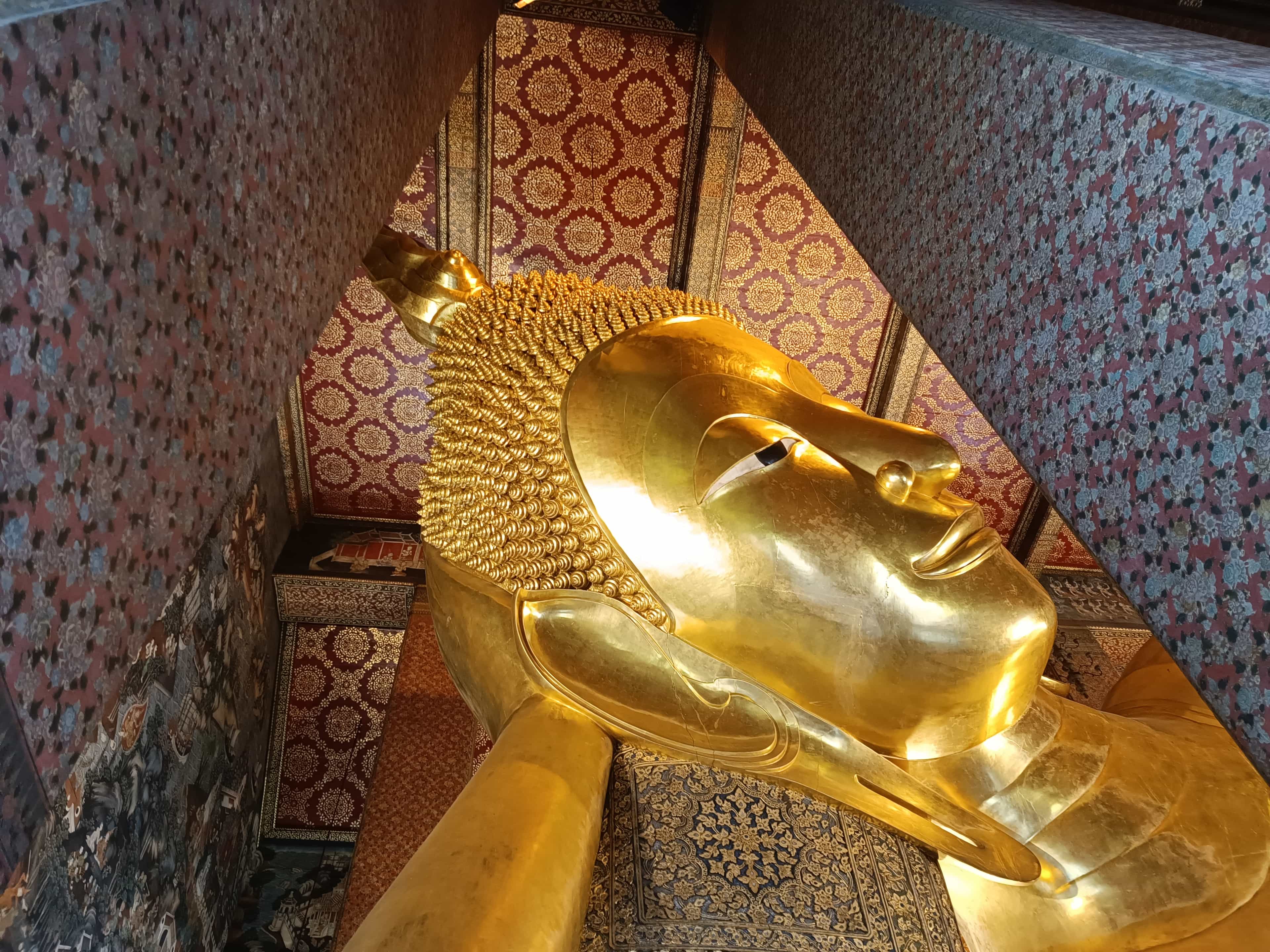 Visit Wat Pho and Wat Arun with Local Expert