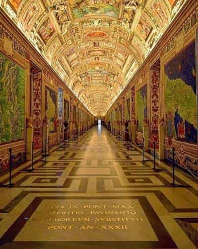 PRIVATE TOUR IN ENGLISH: Vatican Museums, Sistine Chapel & Raphael Rooms with Skip-the-Line