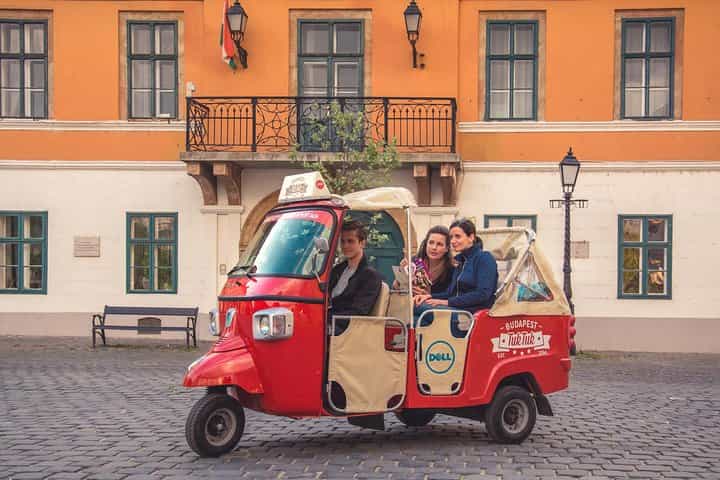 Budapest TukTuk Private Tour with Goulash Soup in the Downtown
