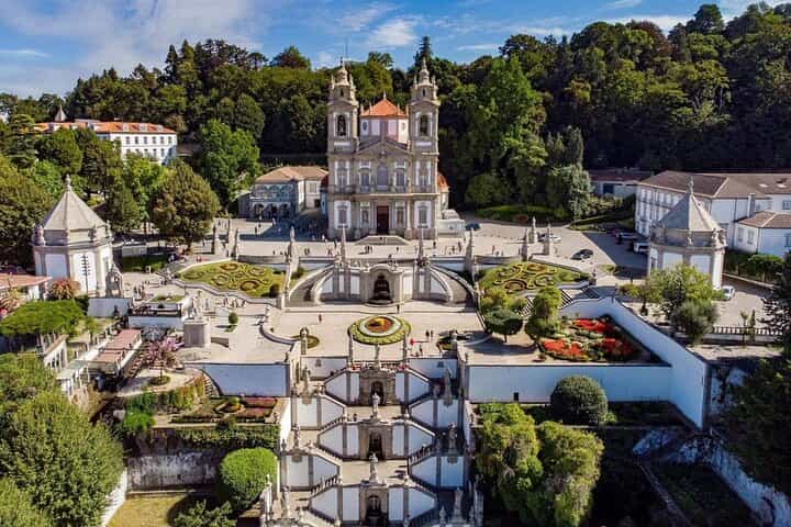 BRAGA E GUIMARÃES: Private Historic Tour from Porto