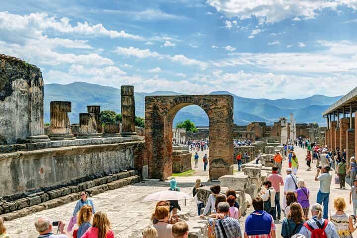Exclusive Pompeii Guided Tour with Expert Archaeologist