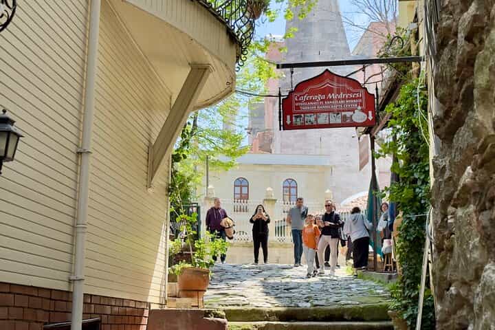 Istanbul Small-Group City and Secret Streets Tour with Guide