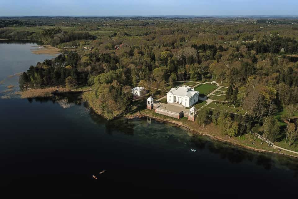 CASTLE ISLAND - Premium guided canoe tour at Trakai Historical Park