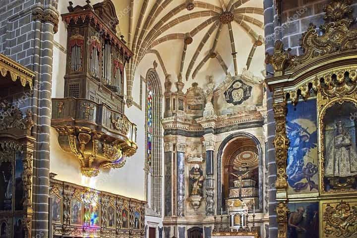 Private excursion for 1 to 8 people: the city of Évora and its monuments