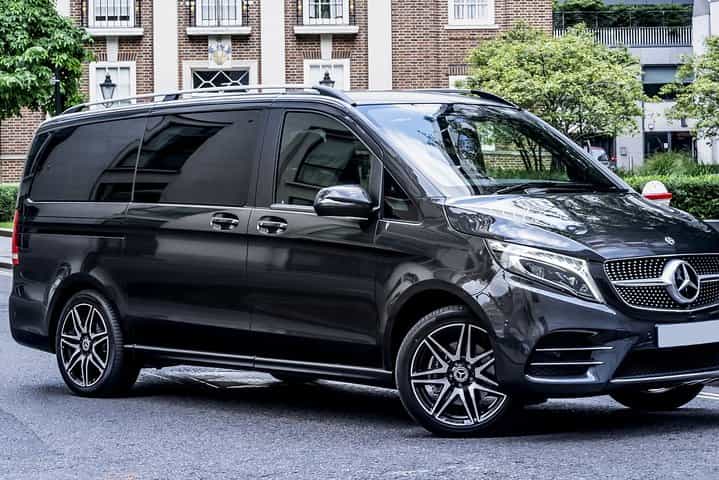 Departure Transfer: Bilbao to Bilbao Airport BIO by Luxury Van