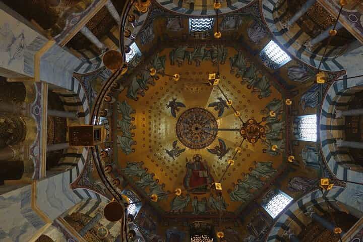 Aachen Cathedral tour with audioguide on mobile app