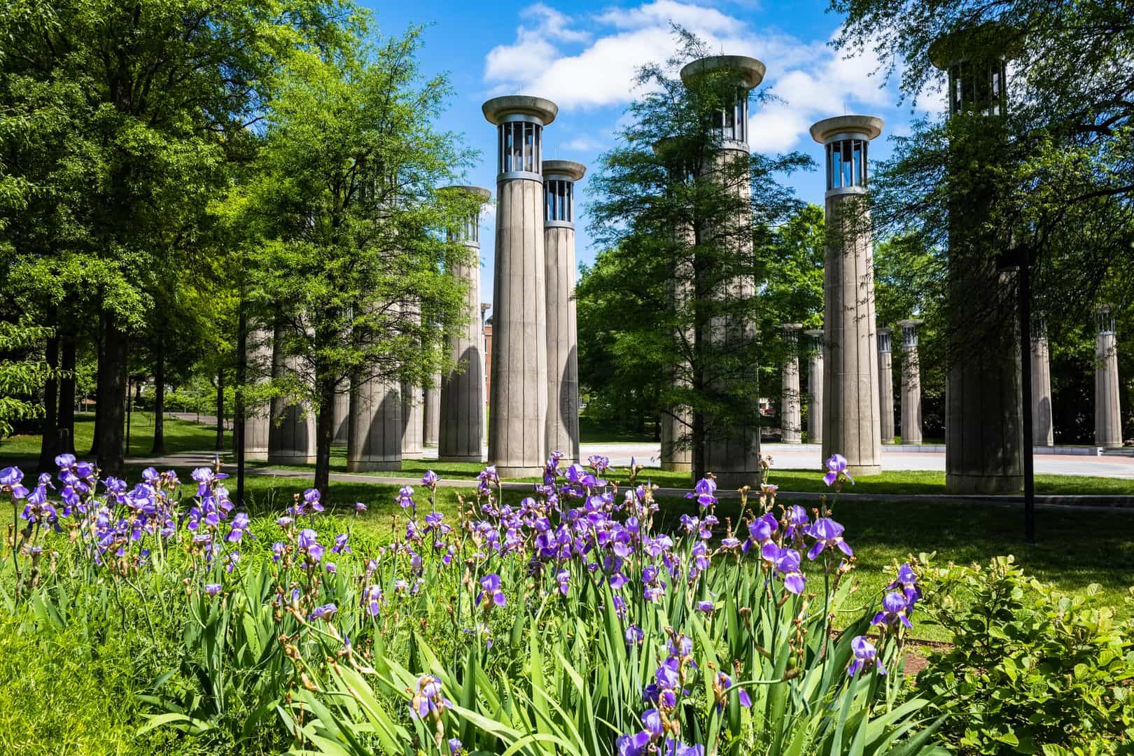 Delightful Downtown Nashville: Discovering Must-See Venues of the Music City with In-App Audio Guide