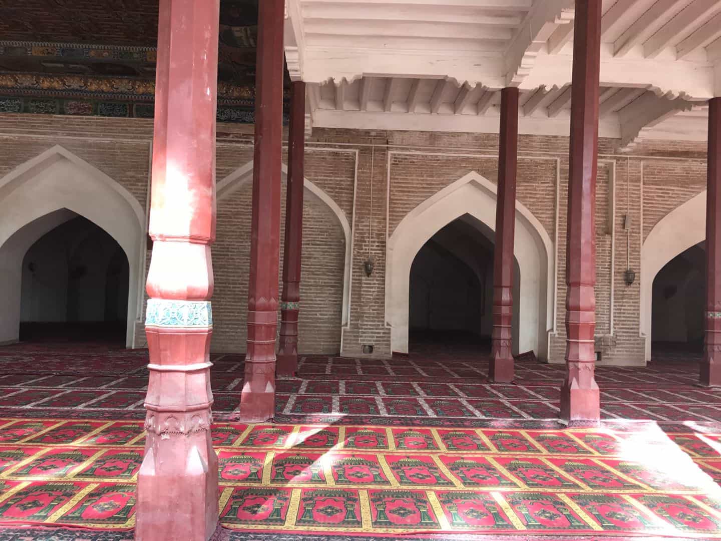 Private 2-Day Tour to Kashgar and Karakul Lake from Urumqi by Round-way Flight