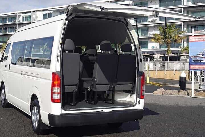 Private Airport Van Transfer To or From Wellington Hotels