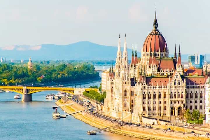 Private Transfer from Bratislava to Budapest, English-speaking driver