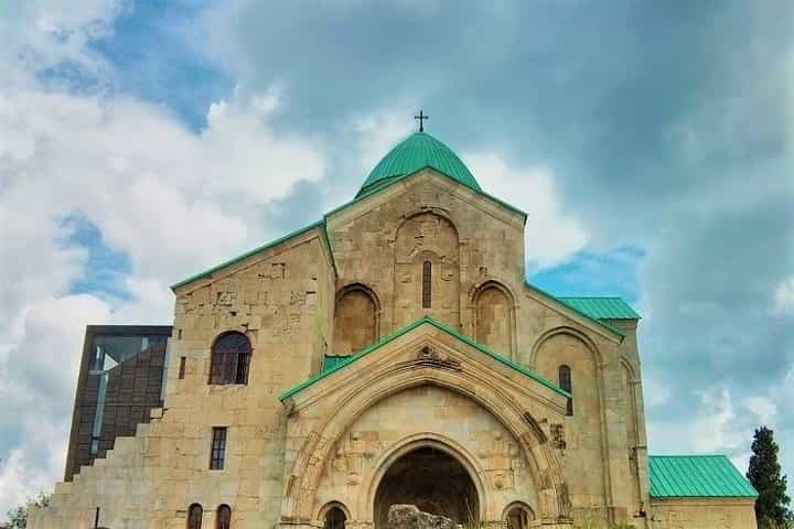 Discover Kutaisi: Bagrati, Motsameta & Sataplia Tour
