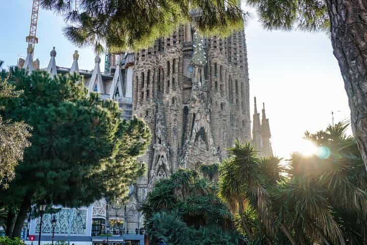 Best of Barcelona: Sagrada Familia, Park Guell, Montjuic & Gothic