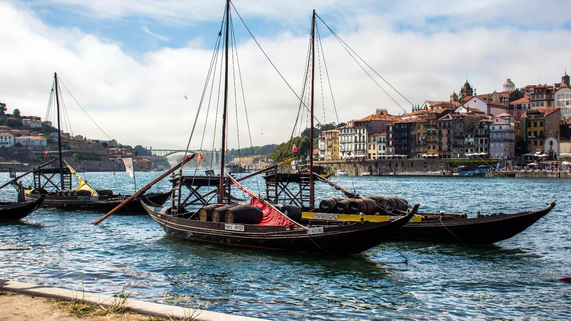 Private Porto Full-Day Tour: Cathedral, Lello and Atlantic Coast