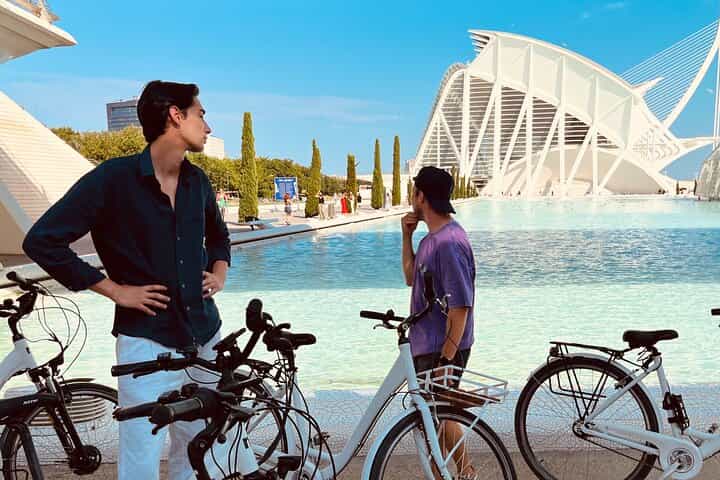 Valencia: Historic Center and City of Arts Guided Bike Tour