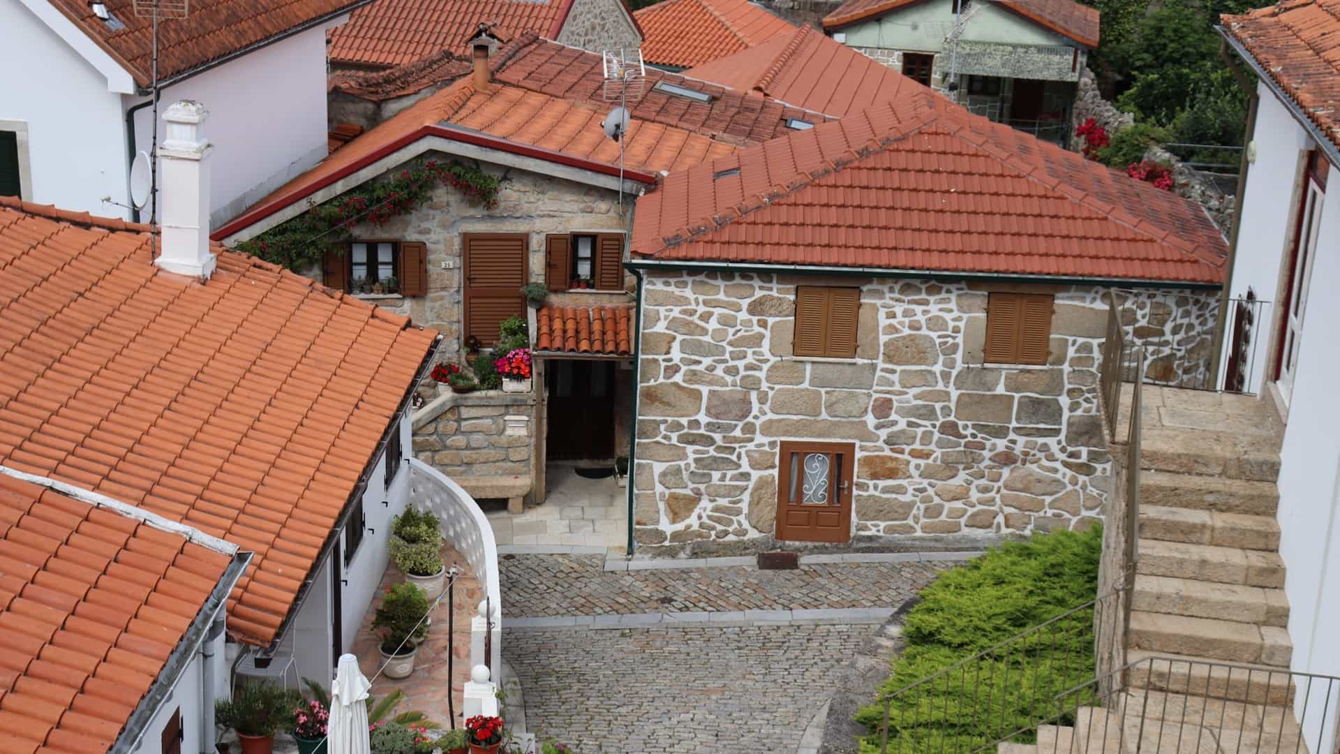 Private Alvarinho Tour from Porto: Melgaço, Monção and Castles