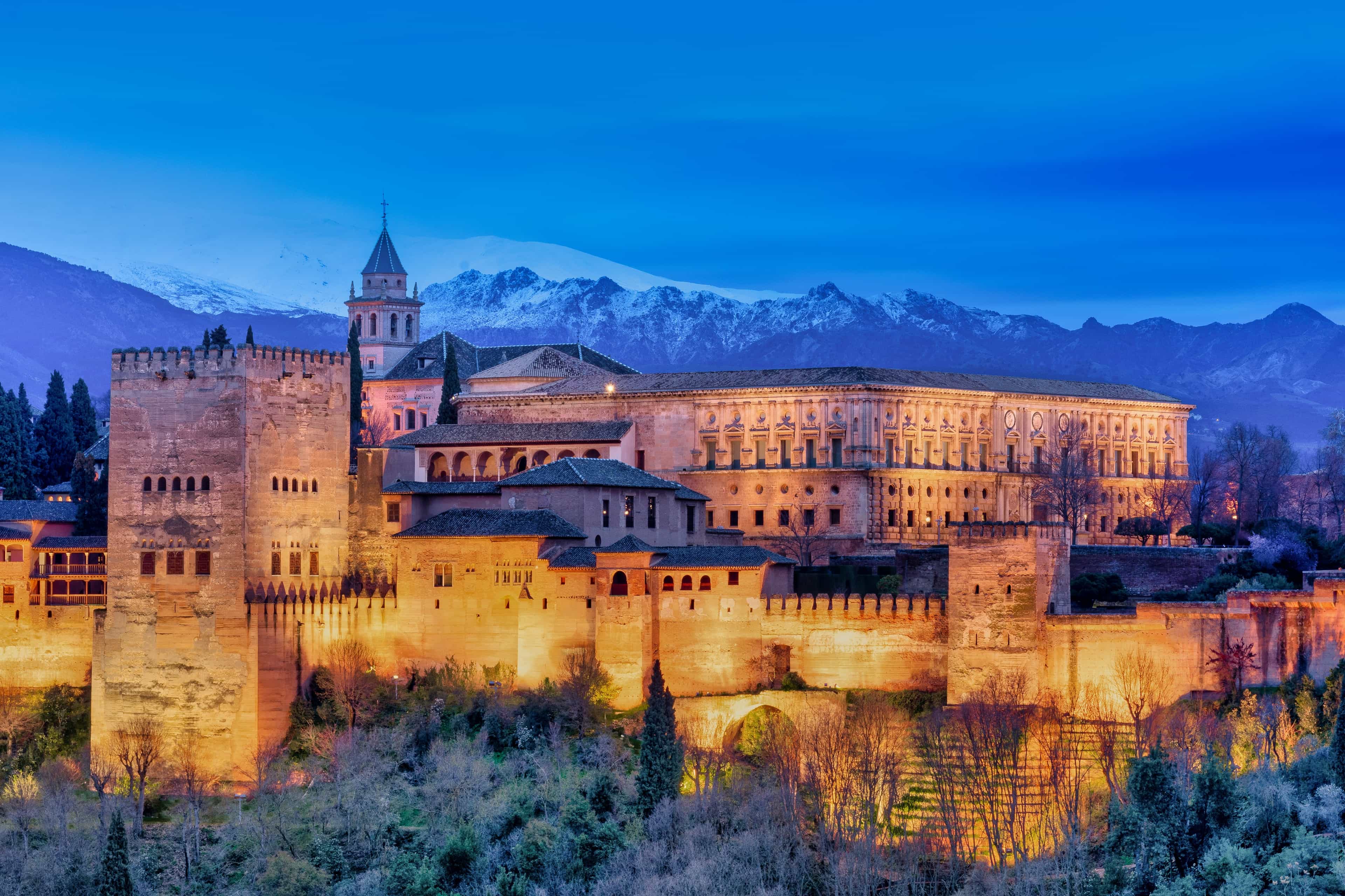 Ronda to Granada Private Driver Service with Stop in Málaga