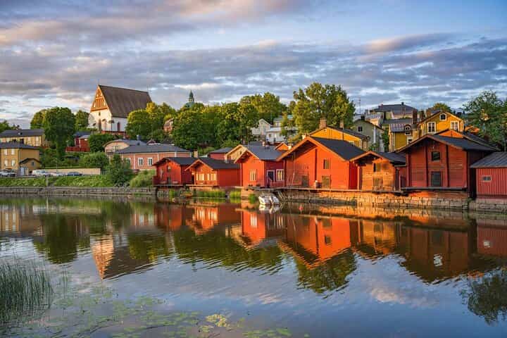 PRIVATE Tour of Modern Helsinki and Medieval Porvoo in One Day